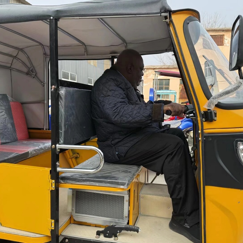 عربة ريكشو كهربائية ثلاثية العجلات