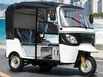 Как называется моторизованная рикша?