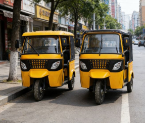 Brasilianische Kunden testen das Tuk-Tuk vor Ort!
