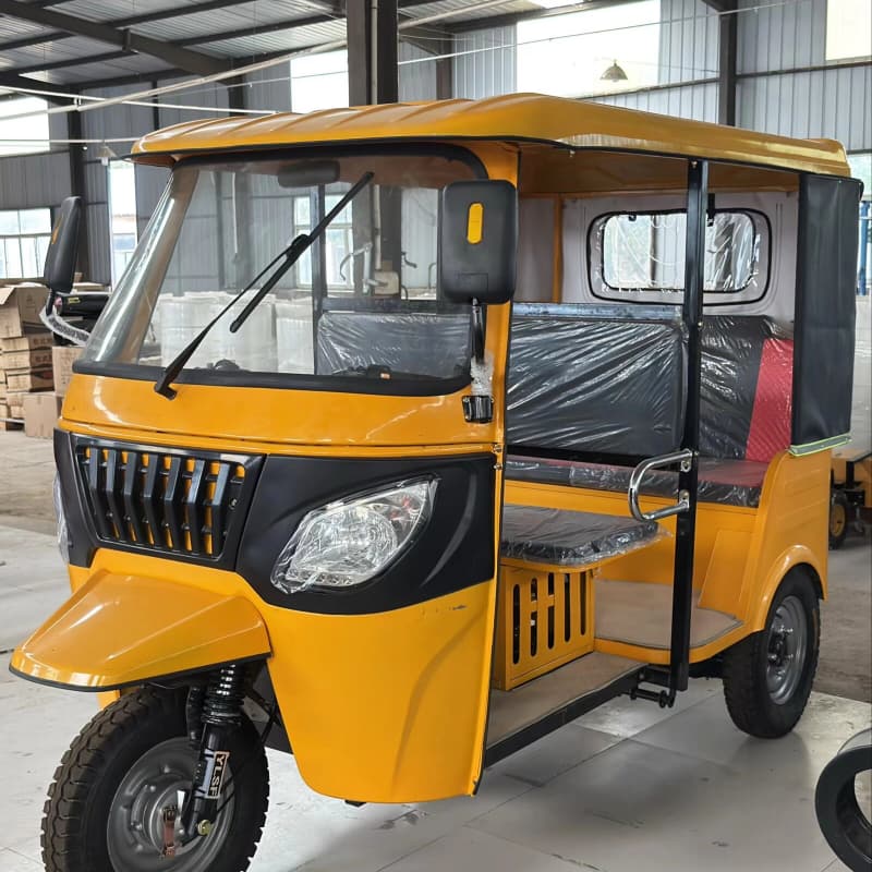 عربة كهربائية ثلاثية العجلات