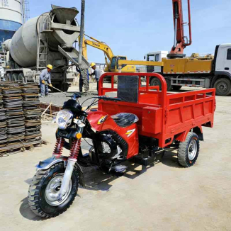 Benzinbetriebenes offenes Lastendreirad