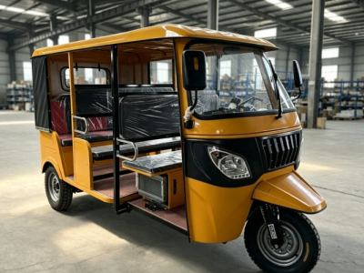 Tuk tuk refroidi par eau