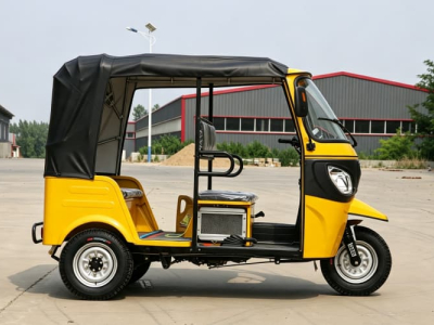 Tuk tuk refroidi par eau