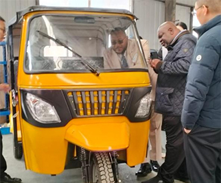 Uji Coba Jalan Becak Motor: Demonstrasi Performa Mengemudi Nyata