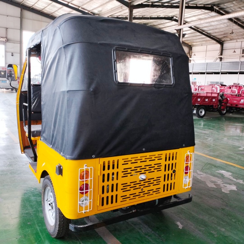 عربة ريكشو ثلاثية العجلات