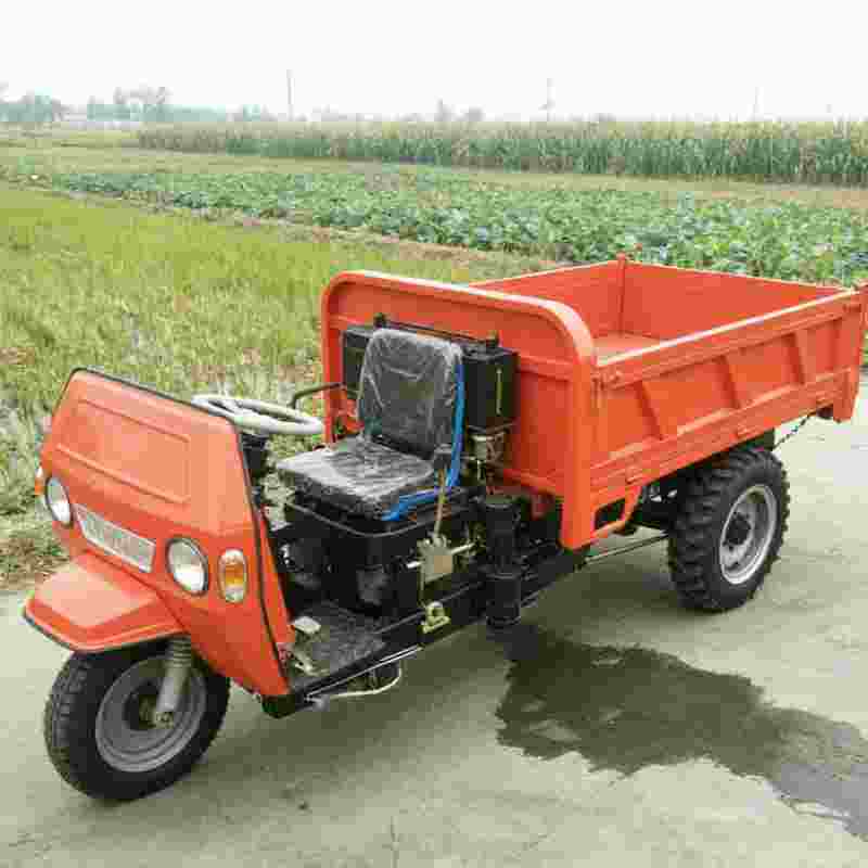 Трехколесный универсальный автомобиль с дизельным двигателем