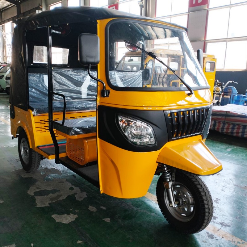 عربة ريكشو ثلاثية العجلات