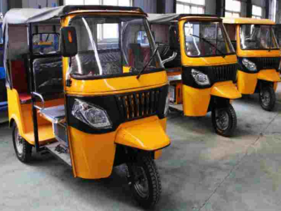 Quelle est la différence entre un pousse-pousse et un tuk-tuk ?