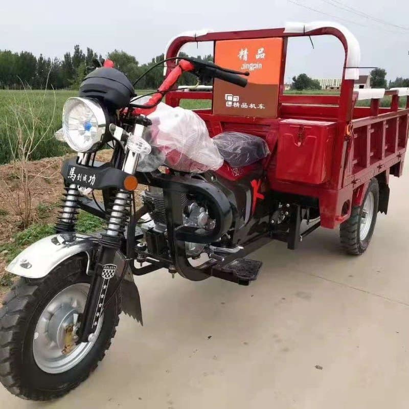 Motociclo de três rodas a gasolina