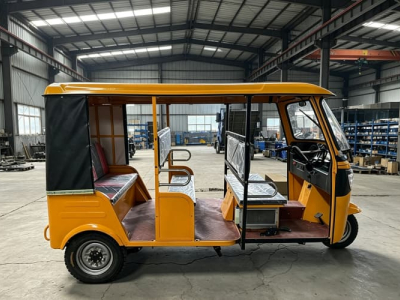 Tuk tuk per trasporto merci e passeggeri