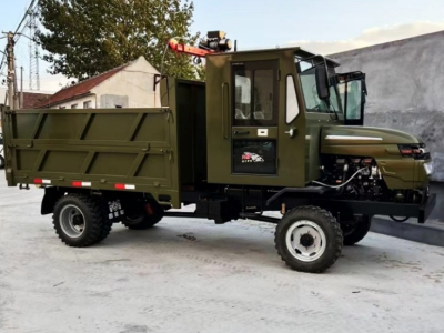 ディーゼルエンジン搭載の四輪式工兵輸送車両は、どのような用途に使用されますか？