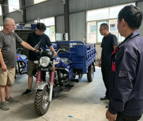 Sepeda motor roda tiga kargo