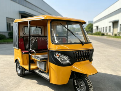 taxi à trois roues refroidi par eau