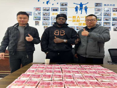 نجاح زيارة المصنع: مشترٍ من بوركينا فاسو يطلب 20 دراجة ثلاثية العجلات تعمل بالديزل